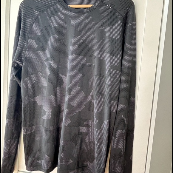 Lululemon Size Large Metal Vent Tech Long Sleeve
Asphalt Grey / Obsidian / Black - Picture 4 of 4